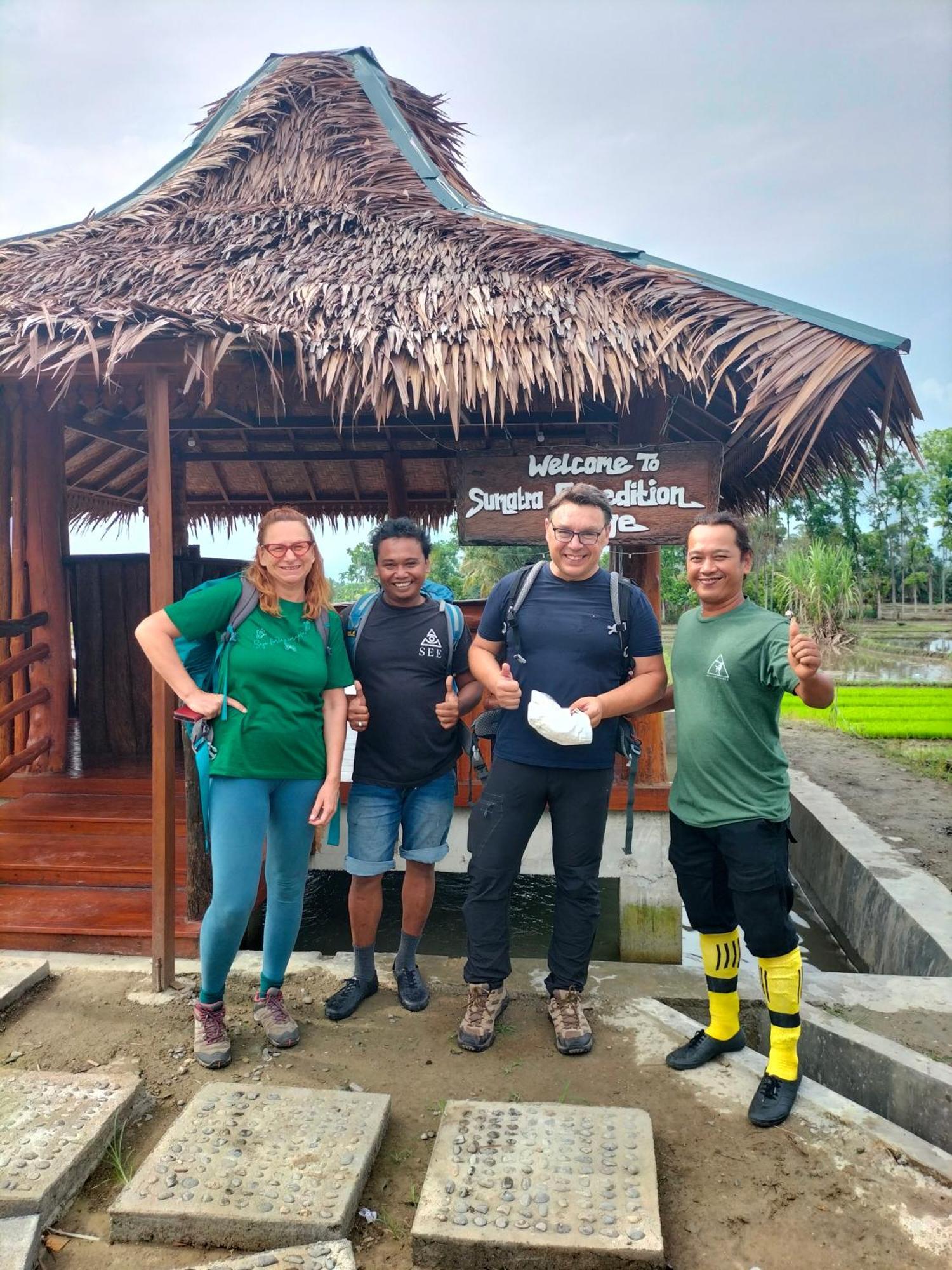 Sumatra Expedition Lodge Bukit Lawang Exterior photo